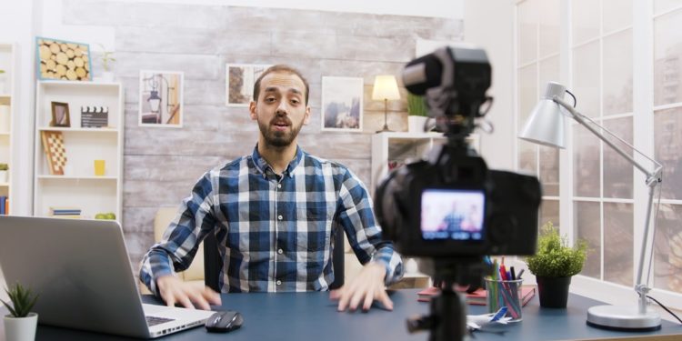 Le montage vidéo en ligne quand on est débutant, pour agrémenter ses réseaux sociaux