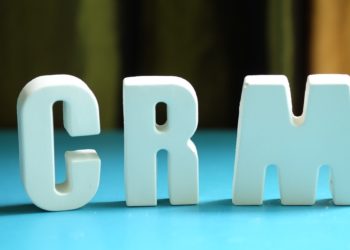 HubSpot vs Freshsales : comparatif des fonctionnalités, avantages et tarifs