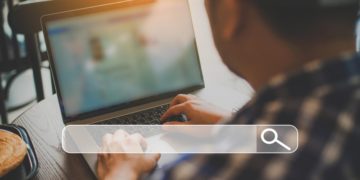 Quelles sont les meilleures solutions pour suivre le positionnement dans les recherches IA ?