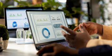 HubSpot vs monday.com : comparatif des fonctionnalités, avantages et tarifs