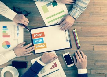Comment optimiser la présence de votre marque dans les moteurs de recherche IA avec HubSpot AEO ?